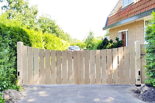 wortel Ontspannend Wat dan ook Houten toegangspoort | Bereken eenvoudig jouw prijs - Royal Fence | houten  hekken en houten poorten