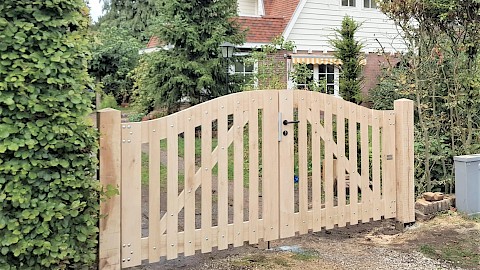 Bad Lichaam Tektonisch Houten hekken en poorten | beste prijs/kwaliteit - Royal Fence | houten  hekken en houten poorten
