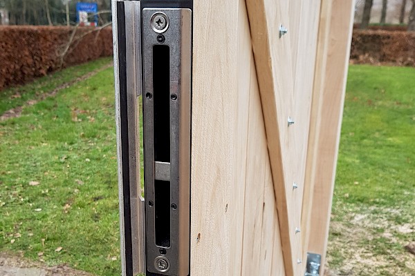 Slotvanger voor Locinox H-Wood sluiting in houten tuindeur