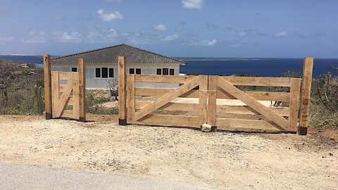 Voorbeeld 8: Onze hekken op Bonaire