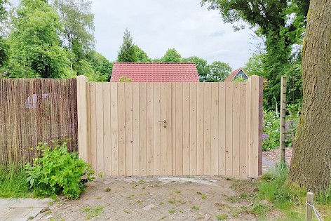 kader Oriëntatiepunt uitstulping Houten poortdeur dicht model voor tuin of oprit model LPD20 | Bereken jouw  prijs bij Royal Fence - Royal Fence | houten hekken en houten poorten